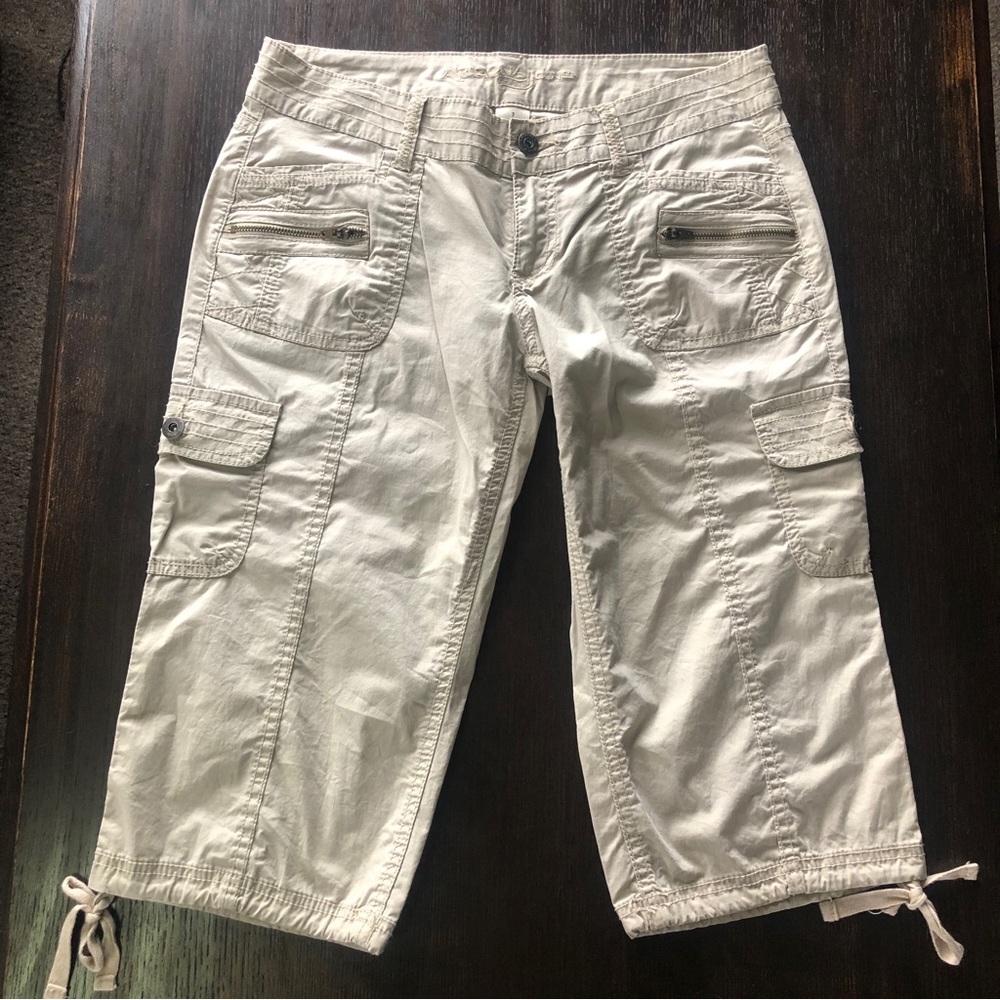 EUC Juniors Sz 7 Bermuda Cargo Shorts